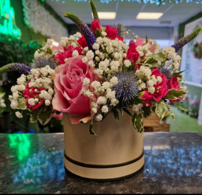 Luxury Hat Box - luxury flower hat box with roses , gypsophila , thistle , veronica and carnations .
